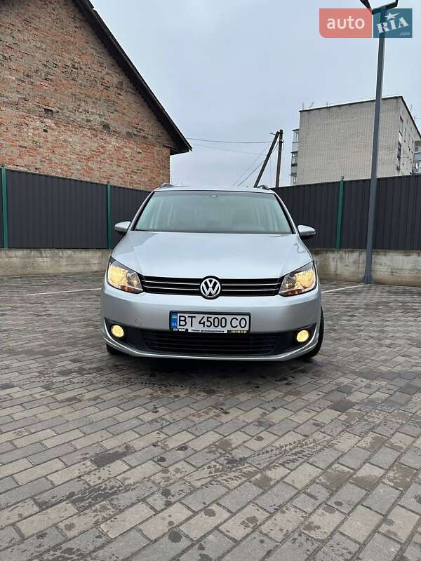 Минивэн Volkswagen Touran 2012 в Ичне