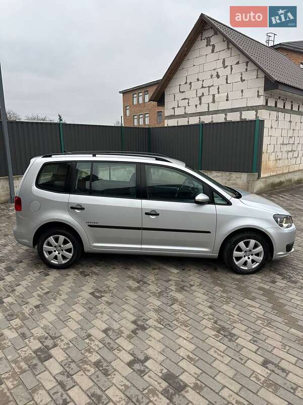 Минивэн Volkswagen Touran 2012 в Ичне