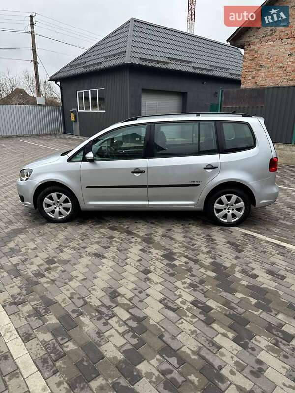 Минивэн Volkswagen Touran 2012 в Ичне