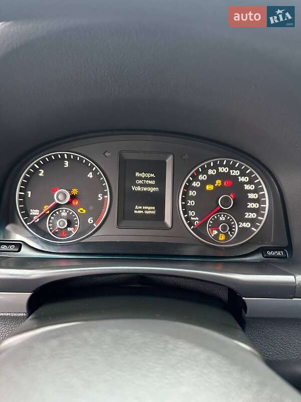 Минивэн Volkswagen Touran 2012 в Ичне