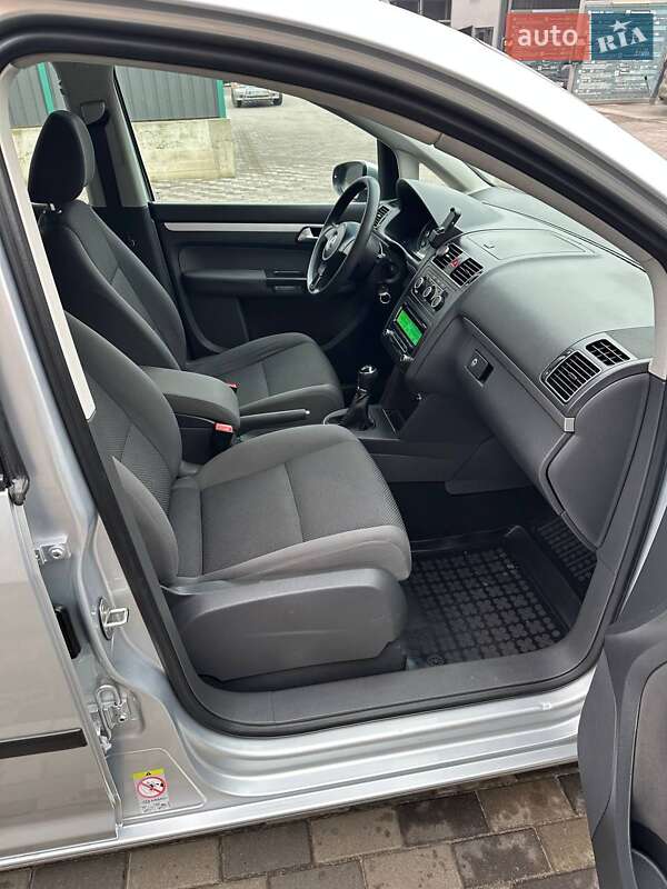 Минивэн Volkswagen Touran 2012 в Ичне