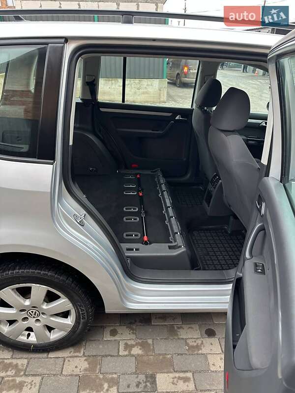 Минивэн Volkswagen Touran 2012 в Ичне