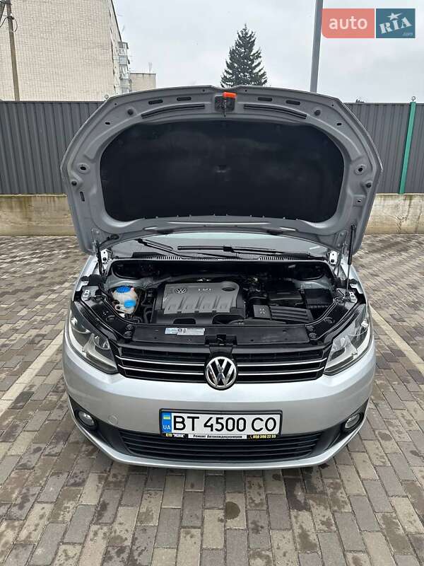Минивэн Volkswagen Touran 2012 в Ичне