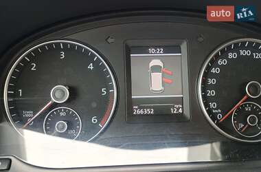 Мінівен Volkswagen Touran 2013 в 