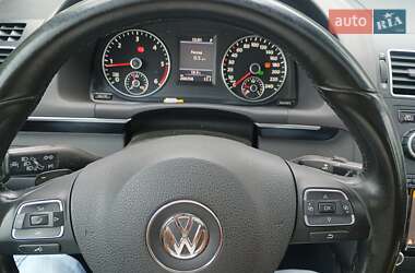 Мінівен Volkswagen Touran 2013 в 