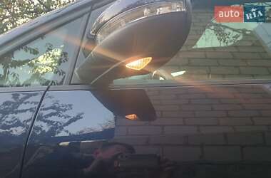 Мінівен Volkswagen Touran 2013 в 