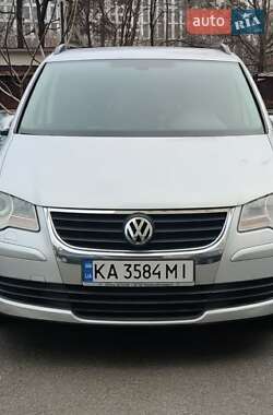 Мінівен Volkswagen Touran 2009 в Києві