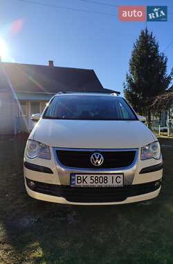 Мінівен Volkswagen Touran 2010 в Сарнах