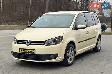 Мінівен Volkswagen Touran 2015 в Чернівцях