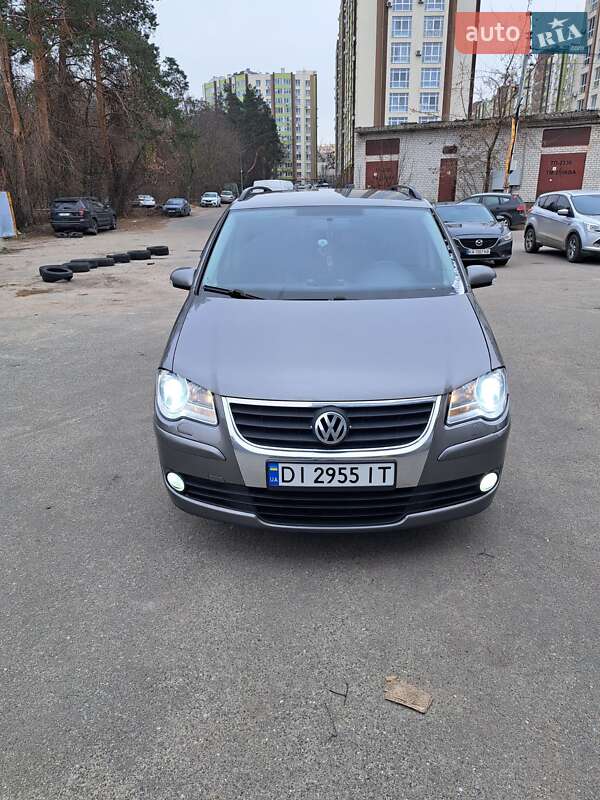 Минивэн Volkswagen Touran 2009 в 