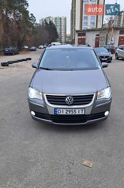 Минивэн Volkswagen Touran 2009 в 