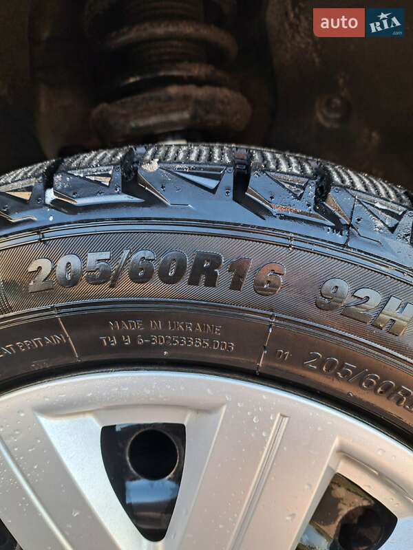 Минивэн Volkswagen Touran 2011 в Нетешине