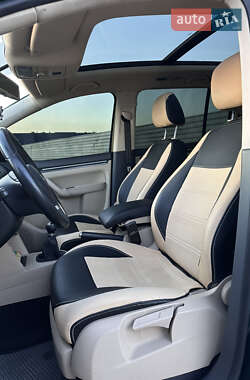Минивэн Volkswagen Touran 2010 в 