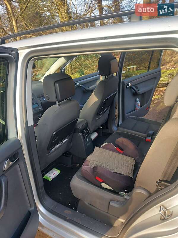 Минивэн Volkswagen Touran 2012 в Нововолынске фото 16 Минивэн Volkswagen Touran 2012 в Нововолынске