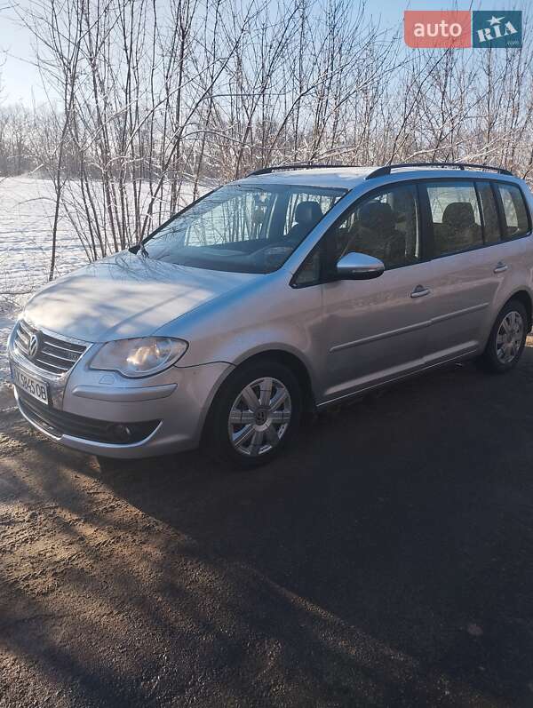 Минивэн Volkswagen Touran 2010 в 