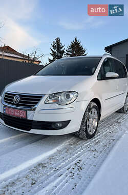 Минивэн Volkswagen Touran 2010 в Хороле