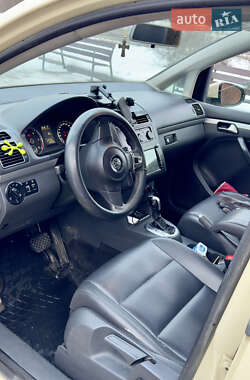 Мінівен Volkswagen Touran 2012 в 