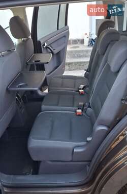 Мінівен Volkswagen Touran 2011 в 