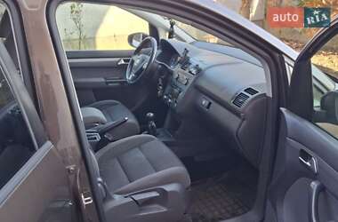 Мінівен Volkswagen Touran 2011 в 
