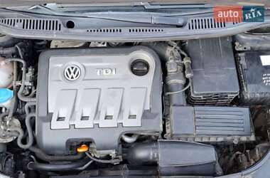 Мінівен Volkswagen Touran 2011 в 
