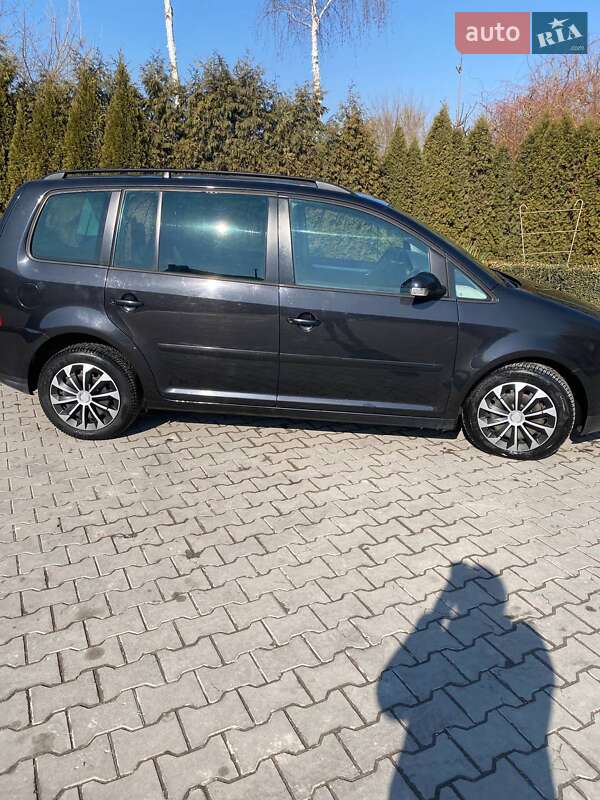 Минивэн Volkswagen Touran 2004 в Подволочиске