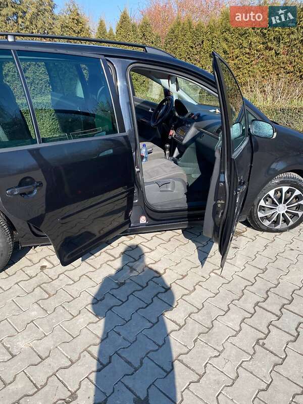 Минивэн Volkswagen Touran 2004 в Подволочиске