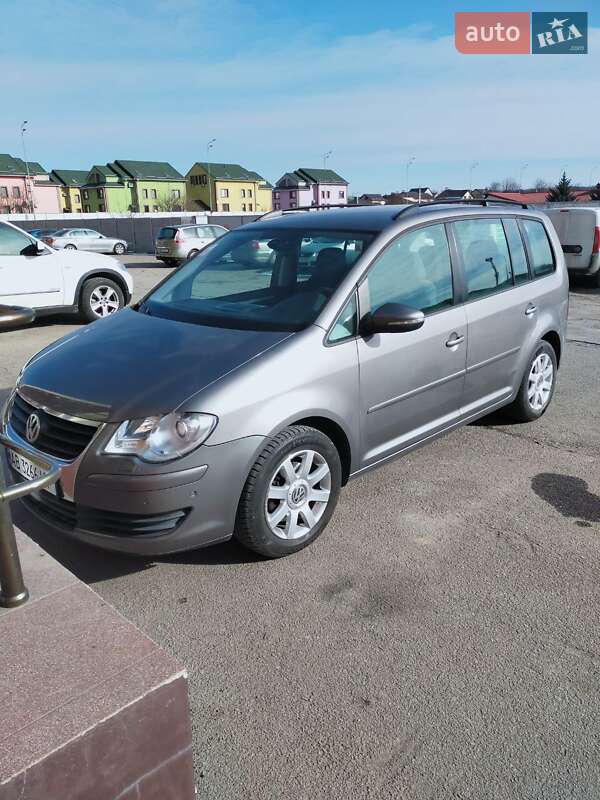 Минивэн Volkswagen Touran 2009 в Виннице