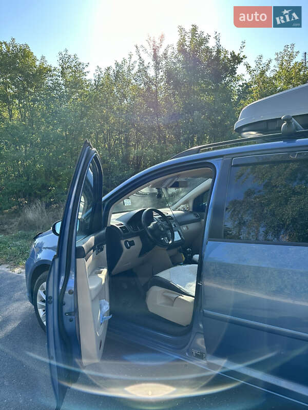 Минивэн Volkswagen Touran 2010 в Львове