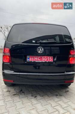 Минивэн Volkswagen Touran 2008 в Святопетровское