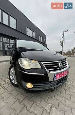 Минивэн Volkswagen Touran 2008 в Святопетровское