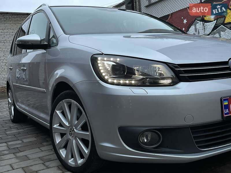 Минивэн Volkswagen Touran 2012 в 
