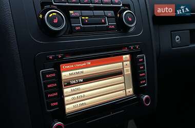 Минивэн Volkswagen Touran 2012 в 