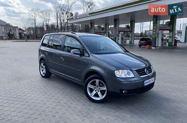 Мінівен Volkswagen Touran 2006 в Житомирі