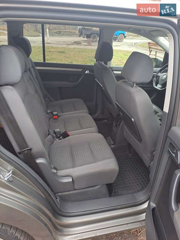 Минивэн Volkswagen Touran 2010 в Звягеле