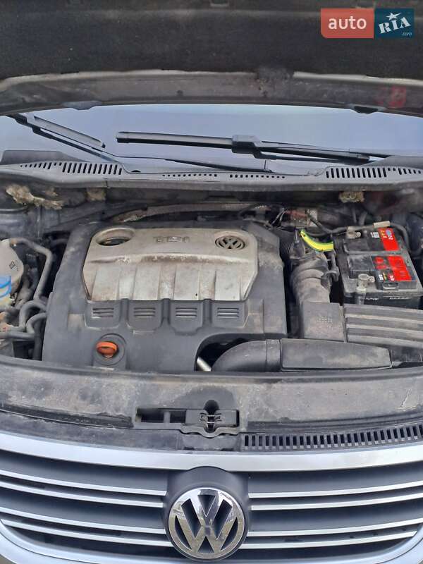 Минивэн Volkswagen Touran 2010 в Звягеле