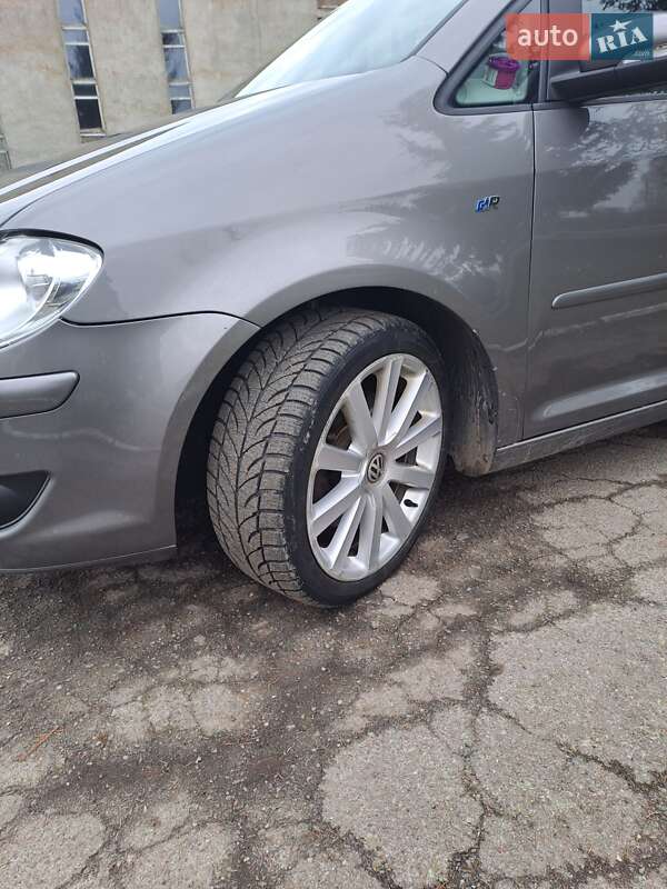 Минивэн Volkswagen Touran 2010 в Звягеле