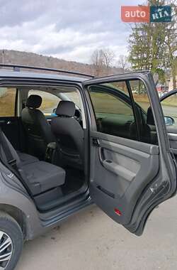 Минивэн Volkswagen Touran 2004 в 