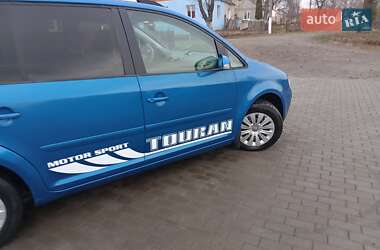 Минивэн Volkswagen Touran 2003 в 