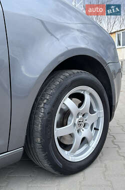 Минивэн Volkswagen Touran 2006 в 