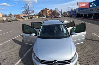 Мінівен Volkswagen Touran 2011 в 