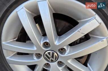 Мінівен Volkswagen Touran 2011 в 