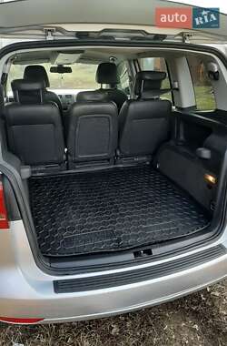 Мінівен Volkswagen Touran 2011 в 