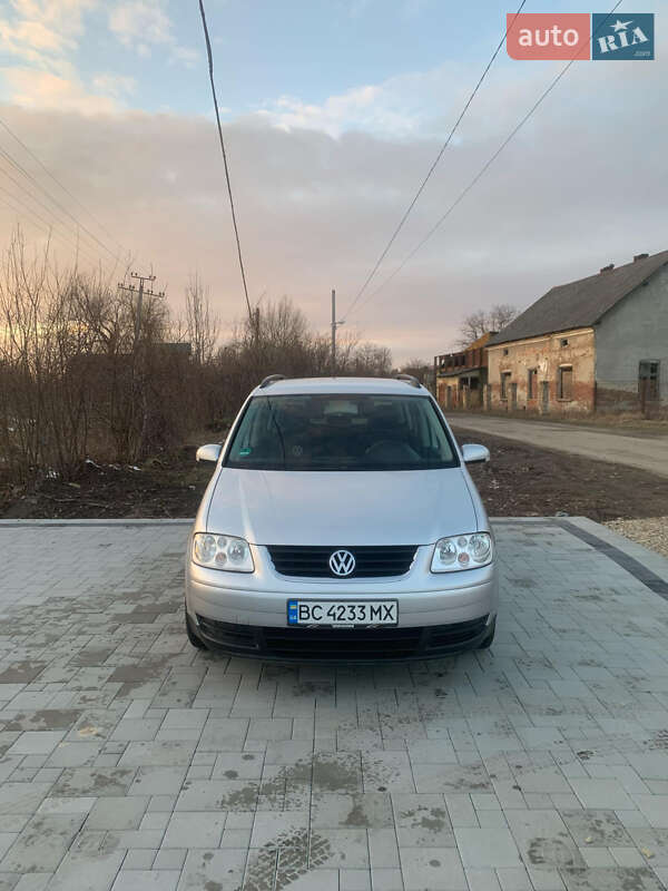 Мінівен Volkswagen Touran 2006 в Хирові