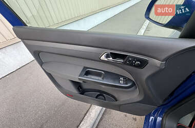 Минивэн Volkswagen Touran 2003 в 