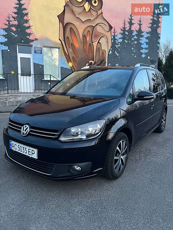 Минивэн Volkswagen Touran 2015 в 