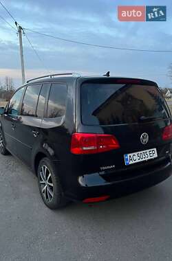 Минивэн Volkswagen Touran 2015 в 