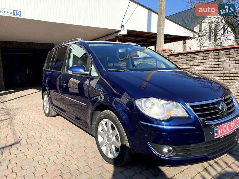 Мінівен Volkswagen Touran 2008 в 