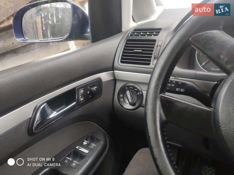 Минивэн Volkswagen Touran 2003 в Березному