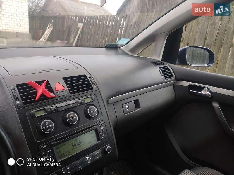 Минивэн Volkswagen Touran 2003 в Березному