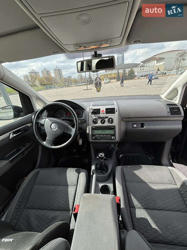Минивэн Volkswagen Touran 2009 в Киеве